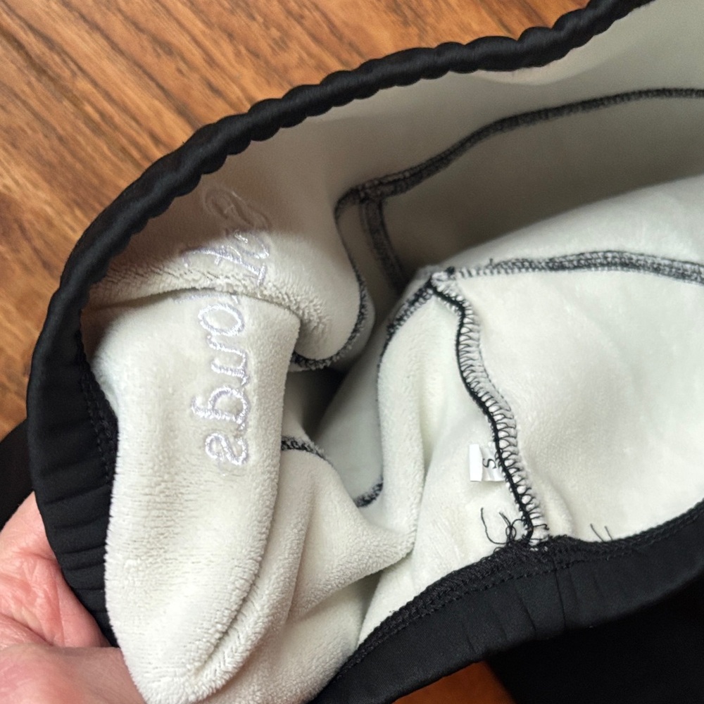 Soft. Clouds Classic Black Lined Leggings 1st layer - Picture 9 of 9